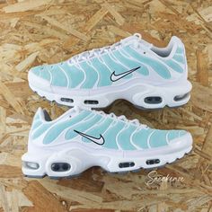 Custom Air Max plus TN custom pastel green sneakers personalized by hand Each model is made by us in our workshop in Aubagne in the south of France. Professional water-resistant paint Authentic & new item, sold in its original packaging Customs are made to order; it will not be possible to make a return/refund. Tns Nike, Ideal Male Body, Air Max Plus Tn, Nike Tn, Green Sneakers, Girly Shoes, Nike Air Max Plus, Air Max Plus, Leather Gifts