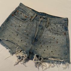 Nwot Levi’s Premium Cult Favorite High Rise Star Studded Distressed 501 Classic Button-Fly 5 Pocket Styling Raw Rugged Cut Off Hem Light Stonewash Denim Shorts Size 26 Denim Cutoff Shorts, Levi Shorts, Star Studs, Cut Off, Jean Shorts, Levi's, Denim Shorts, High Rise, Womens Shorts