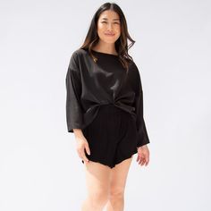 Never Worn Size M/L Black Lyocell Cropped Pullover With 3/4 Length Sleeves, A High Neck Boat Collar, And A Dropped Shoulder Sleeve. M/L Flat Measurements Bust: 26.25″ Hips: 25″ Length: 22.25″ Https://Hackwithdesignhouse.Com/Product/Hdh-Basics-Cropped-Pullover/ Black Oversized Top With 3/4 Sleeves, Oversized Black Top With 3/4 Sleeves, Black Casual Long Sleeve Top For Summer, Casual Black Long Sleeve Top For Summer, Black Long Sleeve Loungewear Top For Spring, Black Long Sleeve Top For Spring Loungewear, Effortless Long Sleeve Black Tops, Black Relaxed Fit Blouse With 3/4 Sleeve, Black Tops With Shirttail Hem For Daywear