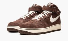 Nike gives us a sweet take on the classic basketball shoe with the Nike Air Force 1 Mid “Chocolate. ” This edition of the mid-top AF1 features an upper completely covered in brown suede, contrasted by cream white accents for the side Swooshes, laces, inner lining, and midsoles. Af1 Mid, Chocolate Shoes, Nike X Travis Scott, Nike Air Force 1 Mid, Air Force 1 Mid, Jordans Women, Jordan 2, Womens Jordans, Yeezy Shoes