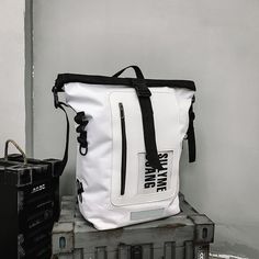 Brand Name: NoEnName_NullMain Material: OxfordOrigin: CN(Origin)Gender: UnisexBackpacks Type: Internal FrameCapacity: 20-35 LitreHandle/Strap Type: RetractableItem Type: BackpacksDecoration: LetterClosure Type: zipperRain Cover: NoExterior: Solid BagCarrying System: Air Cushion BeltModel Number: 0828EVBOH8324Lining Material: PolyesterStyle: FashionPattern Type: Letter Trendy Large Capacity White Backpack, Trendy White Large Capacity Backpack, Trendy White Backpack With Large Capacity, Casual High-capacity Backpack For Outdoor Activities, White Urban Bag For Everyday Use, Urban Waterproof Backpack For Streetwear, White Large Capacity Backpack For Outdoor, White Backpack With Zipper Closure For Streetwear, White Waterproof Backpack For Outdoor