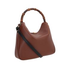 The Diana Medium Grainy Leather Handbag by GUCCI is a diana medium grainy leather handbag crafted to the highest standards, offering both style and functionality. Gucci Diana, Makeup Travel Case, Medium Handbags, Plastic Pollution, Travel Makeup, D 2, Travel Case, Beauty Accessories, Signature Logo