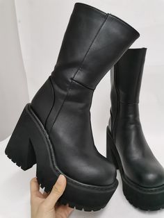 Goth Platforms, Dr Martens Sandals, Fall Winter Shoes, Halloween Goth, Black Punks, Y2k Casual, Round Toe Shoes, Pu Heels, How To Stretch Boots