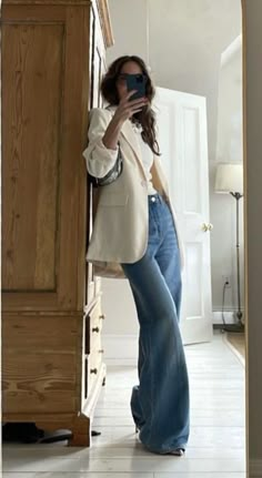 Nina Garcia Style, Wide Leg Trousers Outfit, Classic Style Outfits, Moda Paris, Denim Outfits, Jeans Outfits, Outfits For Work, Christmas Outfits, Work Looks