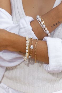 Flanked with natural white puka shells and pikake flowers, this unique shell bracelet evokes visions of Hawaii's white sands and soothing shores. Stack this gold bracelet with other beaded beauties and you'll be ready for your tropical escape.✦ DETAILS ✦✧ Name: Me'e (MAY aye) - Heroine.✧ Adjustable from 6.5"-8".✧ 6-7mm White Puka Shells.✧ Carved Resin Pikake Flowers.✧ 14kt Gold Filled with lobster clasp.✧ All Ke Aloha Jewelry pieces come packaged thoughtfully, beautifully, and ready for gift giv Gold Pearl Bracelet, Pearl Bracelet Gold, White Pearl Bracelet, Hawaiian Jewelry, Tropical Escape, Puka Shell, Freshwater Pearl Bracelet, Shell Bracelet, Leh