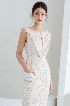 Types Of Lace, Mean Blvd, Look Formal, Crochet Lace Dress, Chiffon Midi Dress, Lace Midi, Glam Dresses, Lace Midi Dress, Boat Neckline