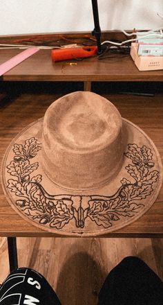 Burning Designs On Hats, Hat Brim Design, Pyrography On Felt Hat, Cowboy Hat Burning, Burn Cowboy Hat