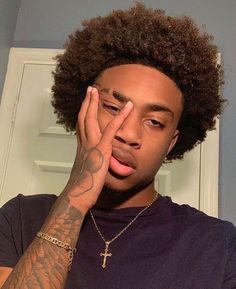 Afro Hairstyles Men, Black Hair Cuts, Afro Men, Light Skin Men, Dark Skin Boys, Dark Skin Men, Pelo Afro, Black Men Hairstyles, Cute Black Guys