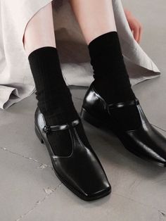 Editor's NotesRACHEL COX' shoes are unique and perfect for everyday wear.- Light-weighted- Eye-catching almond toe line- Set on a stacked heel for the point- Easy slip-on design - Chunky platform heels- Feminine and minimal styleMeasurements(in.)- Size: KR 225MM (US 5.5) ~ KR 250MM (US 8)- Heel Height: 0.8in.*Fits true to sizeComposition & Care- Leather(cowhide)- Lining: synthetic leather- Outsole: rubber- Avoid direct heat and moisture- Professional cleaning is recommendedDes Formal Pointed Toe Mary Janes For Fall, Formal Fall Mary Janes With Pointed Toe, Fall Mary Janes With Pointed Toe, Medium Width, Fall Pointed Toe Mary Janes For Work, Fall Workwear Pointed Toe Mary Janes, Fall Mary Janes With Medium Width And Square Toe, Modern Round Toe Court Shoes For Fall, Classic Pointed Toe Mary Janes For Fall, Modern Court Shoes With Round Toe For Fall