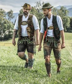 Outfit Mann, Octoberfest Outfits, German Traditional Clothing, Oktoberfest Hat, German Traditional Dress, Bavarian Outfit, Lederhosen Outfit, Oktoberfest Outfits, Mens Poncho