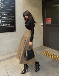 Dark Academia Fashion Over 50, Elegant Teacher Outfits, Corporate Attire Skirt, Modest Professional Outfits Women, Jennie Skirt, Corporate Barbie, Professional Teacher Outfits, Trail Outfits, Corporate Girly