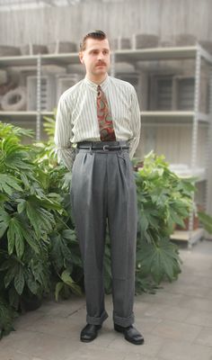 1940s Fashion Menswear, 1940s Style, High Waist Trousers, Small Watch, Style Trousers, Rib Cage, Sporty Look, Vintage Knitting, High Waisted Trousers