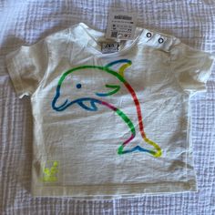 Zara Boys Or Girls Dolphin T Shirt 3-6 Mo Nwt . Check Out Other Zara Items In My Closet As Well As Other Designer Kids Items In Various Sizes To Pair With. Bundle And Save On Shipping . Thank You White Crew Neck T-shirt For Playtime, Unisex White T-shirt For Playtime, White Cotton T-shirt For Playtime, White Short Sleeve T-shirt For Playtime, Cute Zara Cotton Shirt, Unisex Tops For Playtime, Unisex Fun Tops For Playtime, White Graphic Tee For Playtime, Spring Graphic Tee Tops For Playtime