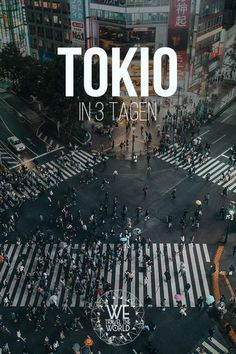 an aerial view of people crossing the street in tokyo, japan with text overlay that reads tokyo in 3 tagen