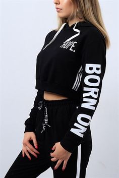 Black Sportswear Sweatshirt For Workout, Black Winter Sportswear Sweatshirt, Black Sweat-resistant T-shirt For Sports Season, Black Sportswear Sweatshirt, Black Sweat-resistant T-shirt For Sports, Casual Athletic Outfits, Tee Shirt Fashion, Professional Outfits Women