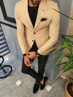 Men Attire, Men Styling, Terno Slim, Blazer Outfits Men, Tan Suit, Slim Fit Blazer, Mens Fashion Blazer, Beige Blazer, Beige Jacket