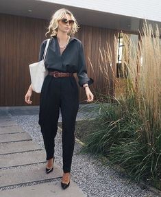 Woman In Black, Elegante Casual, Outfit Trends, Business Outfit, Casual Work Outfits, Looks Chic, Work Outfits Women, 가을 패션, Professional Outfits