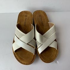 Henry Ferrera Women Comfort Wedge Sandal Sz 8 White. White Toe Post Wedge Sandals For Beach, Comfortable White Platform Wedge Sandals, White Synthetic Wedge Sandals With Cushioned Footbed, White Wedge Sandals With Textured Footbed, White Wedge Heel Sandals For Beach, White Wedge Sandals For Beach, White Open Toe Casual Wedge Sandals, Comfortable White Closed Toe Wedge Sandals, White Synthetic Wedge Sandals