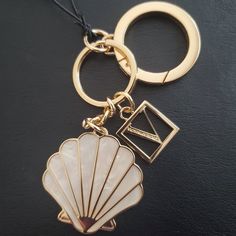 Victoria Secret Pearl Sea Shell Keychain Charm Complete With Golden Vs Logo Charm. Attaches To Totes, Backpacks, Or Can Be Used Separately As A Keychain Backpack Keychains Aesthetic, Keychains Aesthetic, Shell Keychain, Vs Logo, Keychain Charms, Aesthetic Backpack, Backpack Keychains, Keychain Charm, New Aesthetic