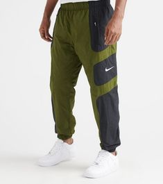 I SHIP FAST WITH TRACKING :) I SHIP REALLY REALLY FAST :):):):):):) BRAND NEW WITH TAGS $100 RETAIL MEN'S NIKE NSW SPORTSWEAR RE-ISSUE WOVEN PANTS MODEL/STYLE BV5215 010 ( AS PICTURED ) Description Stay cozy in this Nike Sportswear Woven Pants all year! Made from lightweight windbreaker-like fabric, these pants provide coverage and eye-catching ‘90s feels with a retro color-block design. Front pockets with zip closure as well as an elastic drawcord waistband and cuffs provide a comfortable fit, Sweatpants Black, Earthy Green, Thank You Customers, Tech Pack, Nike Tech Fleece, Nike Tech, Mens Joggers, Retro Color, Jogger Sweatpants