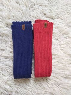 Natürliche Merinowolle Kniesocken sind für alle Ihr Leben Momente gemacht. Diese Beinwärmer für Damen sind besonders komfortabel und ideal beim Outdoor-Aktivitäten, lange Spaziergänge im Wald und auch für Sportarten wie Yoga und Pilates. Atmungsaktive Merinowolle hält Ihre Beine bei perfekter Temperatur ohne das Sie sich verschwitzt fühlen. Minimalistische Designs erfordern keine speziellen Stiefel oder Outfits. Haut weiche Garne geeignet für Babys, so dass Sie keine Beschwerden fühlen, während Welly Socks, Knit Boot Socks, Yoga Lover Gift, Warm Cardigan, Grey Knit Sweater, Wool Turtleneck, Knee Socks, Boot Socks, Winter Knits