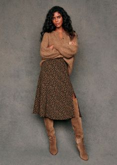 Tan Skirt - Leopard brown - Viscose - Sézane Emile Cardigan, Rok Outfit, Style Parisienne, Tan Skirt, Maxi Skirt Outfits, Rock Outfit, Paris Mode, Skirts With Boots, Printed Midi Skirt