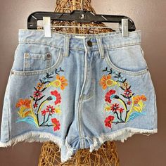 Etwo Jean Shorts Women’s Floral Embroidered Distressed Frayed Hem Summer. Measurements Are Taken Laid Flat Are Approximate: Small Waist 26" And Medium Waist 28" Please See Each Picture And If I Can Answer Any Questions Prior To Purchase, Feel Free To Send Me A Message Anytime. Excellent Condition. Items Are New Without Tags. Casual High Rise Bottoms With Floral Embroidery, Embroidered High Rise Cotton Bottoms, High Rise Embroidered Cotton Bottoms, Embroidered High-rise Cotton Bottoms, Summer High Rise Embroidered Bottoms, High Rise Summer Bottoms With Floral Embroidery, Casual Mid-rise Bottoms With Floral Embroidery, Embroidered High Waist Summer Shorts, Embroidered Cutoff Shorts For Summer