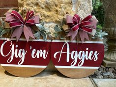 two wooden signs with bows on them that say gig'em aggies and the words