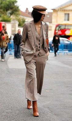 Plaid suit Plaid Suit, Looks Street Style, London Street Style, Street Style Trends, Street Style Paris, Street Style Inspiration, New Fashion Trends, Looks Chic, Fall Street Style