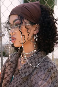 *28" Sunglasses Chain *Sterling Silver Plated *Glass Pearls Bandana With Short Hair, Curly Hair With Bandana, Bandana Short Hair, Κούρεμα Bob, Fest Outfits, Fishtail Braid, Hairdos For Curly Hair, Curly Girl Hairstyles, Hair Reference