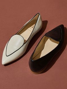 Based on our best-selling heeled loafer, introducing the Fiona Flat. We took the details you love like a chic pointed toe and elegant piping and put them into a wear-everywhere flat. Fully padded from heel to toe, you'll love these luxuriously comfortable flats to take you from your workday to weekend and everywhere in-between. Cushioned insole from heel to toe Patent leather upper Chrome-free leather lining Leather sole with anti-slip Handmade in Italy 100% recyclable packaging Comfortable Flats For Women, Flats For Women, Recyclable Packaging, Comfortable Flats, Black Flats, Piping, Sale Items, Patent Leather, Leather Upper