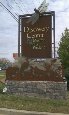 a sign for the discovery center and murriee spring wetland