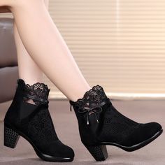 Medium Heels, Mode Shoes, Womens Black Booties, Spring Outfits 2022, Cute Spring Outfits, Boots Uk, Girly Shoes, Outfits 2022, Leather High Heels