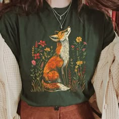 Wildflower Fox Shirt, Cottagecore Shirt, Forestcore T-Shirt, Whimsical Shirt, Vintage Aesthetic. 📣 INFORMATION * All shirts are UNISEX * 100% Airlume combed and ringspun cotton (fiber content may vary for different colors) * Wash and dry normally (on cool for best results) 👕 SIZING * For an oversized fit, select two or three sizes up from your normal size * Model is wearing size L * Sizing runs true to size * Most women find their typical size works best, since they are meant to fit a touch lo Nonbinary Outfit Ideas, Draco Outfits, Hobbit Clothing, Cottage Core Outfit Ideas, Cottagecore School, New School Outfits, Cottage Core Outfit, Autumn Sweaters, Romantic Autumn