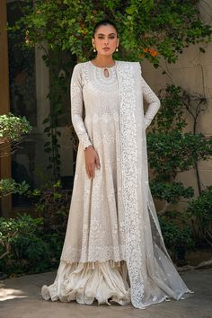 Sherine Sania Maskatiya, Baroque Dress, Pakistani Party Wear Dresses, Pakistani Party Wear, Winter Shawl, Desi Clothes, Aari Embroidery, Chiffon Collection, Organza Dupatta