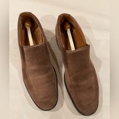 H.S. Trask Mens Broadwater Slip On Casual Brown Leather Shoes. Leather Upper Moccasin Loafer. Used But In Good Condition. Has Minimal Sign Of Wear Throughout (Please See Pics). Heel Height Is 1inche Size 10m Made In China Business Slip-ons With Suede Lining And Moc Toe, Brown Moc Toe Loafers With Vibram Sole, Brown Business Loafers With Vibram Sole, Brown Suede Moc Toe Slip-ons, Brown Slip-on Loafers With Vibram Sole, Masculine Suede Slip-on Loafers, Formal Moccasins With Vibram Sole And Round Toe, Formal Low-top Suede Slip-ons, Suede Low-top Moccasins For Business