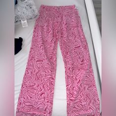 Bailey Rose Hot Pink Denim Jeans Loose Fit, Flare Bottom Brand New, Never Worn, In Perfect Condition Hot Pink Denim, Patterned Denim, Jeans Loose Fit, Rosé Hot, Pink Denim, Jeans Color, High Jeans, Colored Jeans, Pink Ladies