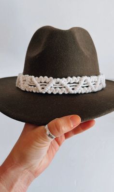 Jazz up any hat with our new handmade macrame hat band! Created with diversity in mind it is easily adjustable to fit the majority of hats! fedoras! boleros! cowboy hats! Sun hats! Made with a cotton cord in a neutral cream colour it's sure to compliment any boho fashion! unisex design perfect for males or females ✌️💛✨ All items sold individually, hats not included  Items are shipped with Canada Post, tracking not included  For free delivery in Parry Sound use coupon LOCAL Any questions please Macrame Hat Band, Macrame Fashion, Macrame Hat, Macrame Accessories, Accessories Boho, Boho Mode, Chapeau Cowboy, Hat Accessories, Hat Ideas