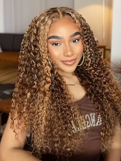 Lace Front Wigs Styles, Summer Hair Colour, Curly Highlights, Highlight Wigs, Blonde Curly Wig, Wigs Blonde, Ombre Blond, Honey Blonde Highlights, Ombre Lace