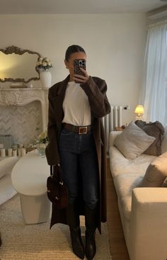 Aesthetic Outfit Pictures, Aesthetic Outfit Ideas Winter, Emma Leger, Business Lady Outfits, Week Aesthetic, Fashion Week Aesthetic, Outfit Pictures, Outfit Ideas Aesthetic, Outfit Ideas Winter