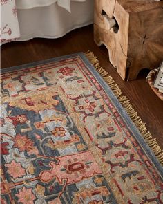 English Living Room Traditional, French Country Rugs, Persian Rugs Decor, Traditional Indian Houses, Traditional Eclectic Decor, Rug Decor Living Room, Persian Rug Living Room, Patterned Ottoman, Indian Lotus