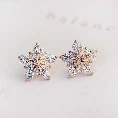 Welcome to my shop  oopZdaiZ  for your fave lil thingz~ Our winter limited edition ear stud sets are handcrafted locally in Washington and feature an exquisite and elegant snowflake design in gold, silver and rose gold. They make the perfect little gift for yourself or a girl who likes delicate accessories. Thank you for supporting my shop. Wishing you a wonderful winter season! o.˛*.˛o˛.o.˛*.˛o˛. 。*˛. ˛o.。*./ \ .˛* .˛。.˛.*.★* *★ 。* ˛. ('* ̮.。..* ˛_Π.e ˛* ˛* .o( . * . ) ˛o./* '♫ ' *\.˛*.＼*. ˛*.。 Small Diamond Stud Earrings, Sapphire And Diamond Earrings, Rose Gold Earrings Studs, Fashion Star, Star Earrings Stud, Gold Earrings Designs, Earrings Studs, Diamond Stud Earrings, Diamond Stud