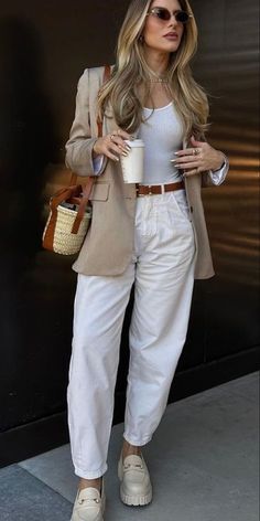 Business Casual Outfits For Work, Elegante Casual, Outfit Inspiration Fall, Casual Work Outfits, Looks Chic, Blazer Fashion, Style Mistakes, Business Casual Outfits, White Pants