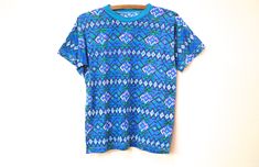 FREE SHIPPING WORLDWIDE FOR ALL ADDITIONAL ITEMS PURCHASED  -1990s vintage blue tribal print T shirt -Cropped fit -All cotton soft fabric -Rounded neckline -Lightweight MEASUREMENTS:  - Length: 59cm (23") - Bust: 53cm (21") Material: Cotton Estimated fit: XS-S Condition: Excellent vintage Measurements taken while garment is laying flat x2 for full circumference. Check the measurements before purchasing. Your item will be sent within 1 business day.♡ Bohemian Blue T-shirt With Graphic Print, Bohemian Blue Graphic Print T-shirt, Blue Bohemian Graphic Print T-shirt, Retro Blue Printed T-shirt, Blue Printed Retro T-shirt, Blue Crew Neck Top With Vintage Print, Blue Graphic Print T-shirt For Festivals, 90s Crew Neck Tops For Festivals, 90s Crew Neck Festival Tops