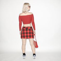 "Vintage 90s plaid mini skirt in red / black   Size on tag : 12, Approx. size : M, Length : 36 cm / 14\", Waist : 38 cm / 15\". Material :, Polyester, Lining : -.    Model Height : 170 cm / 5'6\"." Mini Rock, Plaid Mini Skirt, Vintage Skirt, Model Height, Vintage 90s, Mini Skirt, Womens Skirt, Mini Skirts, Black And Red