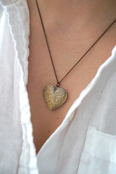 Antique bronze heart locket hangs from the chain of your choice. Made to order at any length. This locket is perfect for using as a keepsake necklace and is a thoughtful gift for someone special in your life. You can choose the locket as is, without photos, or have it personalized with your photo (s) and message. You choose your options at checkout. The picture you choose will be printed on professional photo paper. A mock-up of the photo will be done for your approval. Once approved, I will pro Antique Gold Jewelry With Heart Charm For Gift, Bronze Heart-shaped Necklace For Gift, Heart-shaped Bronze Necklace For Gifts, Antique Gold Heart Pendant Jewelry With Heart Charm, Antique Gold Heart Locket Necklace Gift, Antique Gold Heart-shaped Jewelry With Heart Charm, Bronze Heart-shaped Jewelry For Gifts, Heart-shaped Bronze Jewelry For Gifts, Antique Gold Heart Charm Locket Necklace Gift