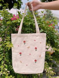 ✍️  Hand-Embroidered Linen Tote Bag - This eco-friendly bag is perfect for grocery shopping, school, or everyday use. Personalize it with your name or any custom design of your choice! Simply place your order and leave a message in the personalization box, and I will get in touch with you. Together, we can create a unique bag just for you. - Since each of our bags is hand-embroidered and sewn (not mass-produced), the fabric color or embroidery shade may sometimes vary slightly from the photo, de Decorated Tote Bags, Linen Tote Bag, Handmade Tote Bag, Tote Bag Patters, Eco Friendly Bags, Handmade Tote, Tote Bags Handmade, Unique Bags, Linen Bag