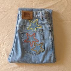 Reworked vintage light wash mom jeans. These jeans are reworked with handmade star patches in a mainly yellow and orange color pallate. All pockets are fully functional. Patchwork Star, Light Wash Mom Jeans, Star Patches, Reworked Denim, Patchwork Clothes, Diy Jeans, Vintage Mom Jeans, Thrift Flip, Reworked Vintage