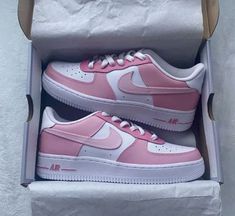 Pearl Pink Custom Air Force 1 – XX CUSTOM Nike Rosa, Nike Shoes Women Fashion, Pretty Sneakers, Colorful Sneakers, Preppy Shoes, Pretty Shoes Sneakers, All Nike Shoes, Cute Nike Shoes, Cute Sneakers