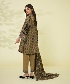 Sapphire Noctis is pakistani branded suit 100% Original and Shipping World wide. 3 Piece Suit Women, Satin Suit, Lawn Suit, Summer Lawn, Lawn Suits, Suit Fabric, 3 Piece Suits, Suit Designs, Pakistani Outfits